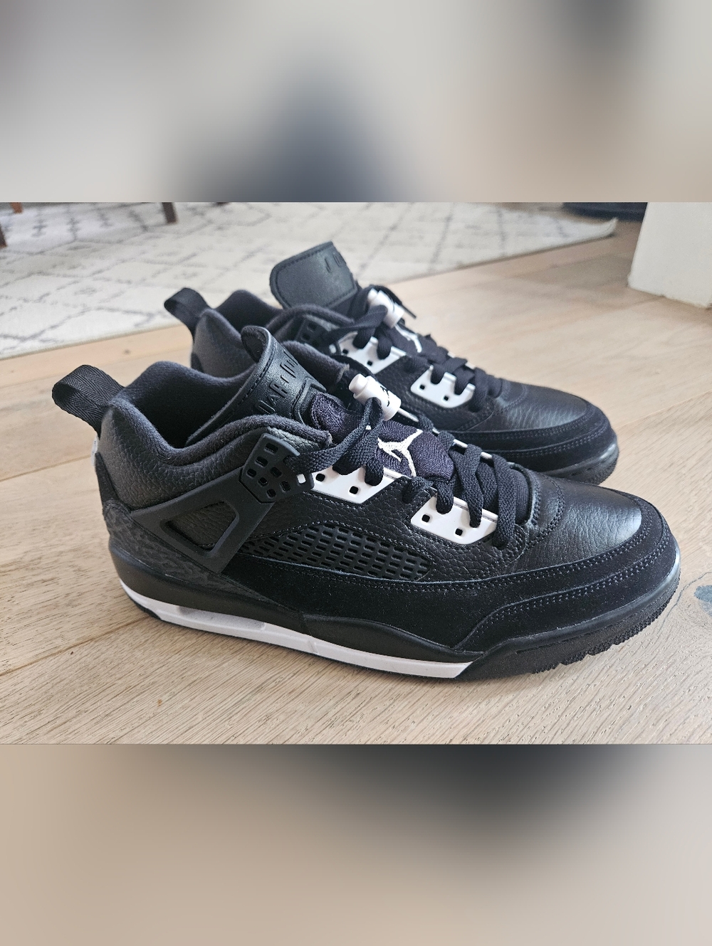 Men's Jordan 4 - Size 9.5